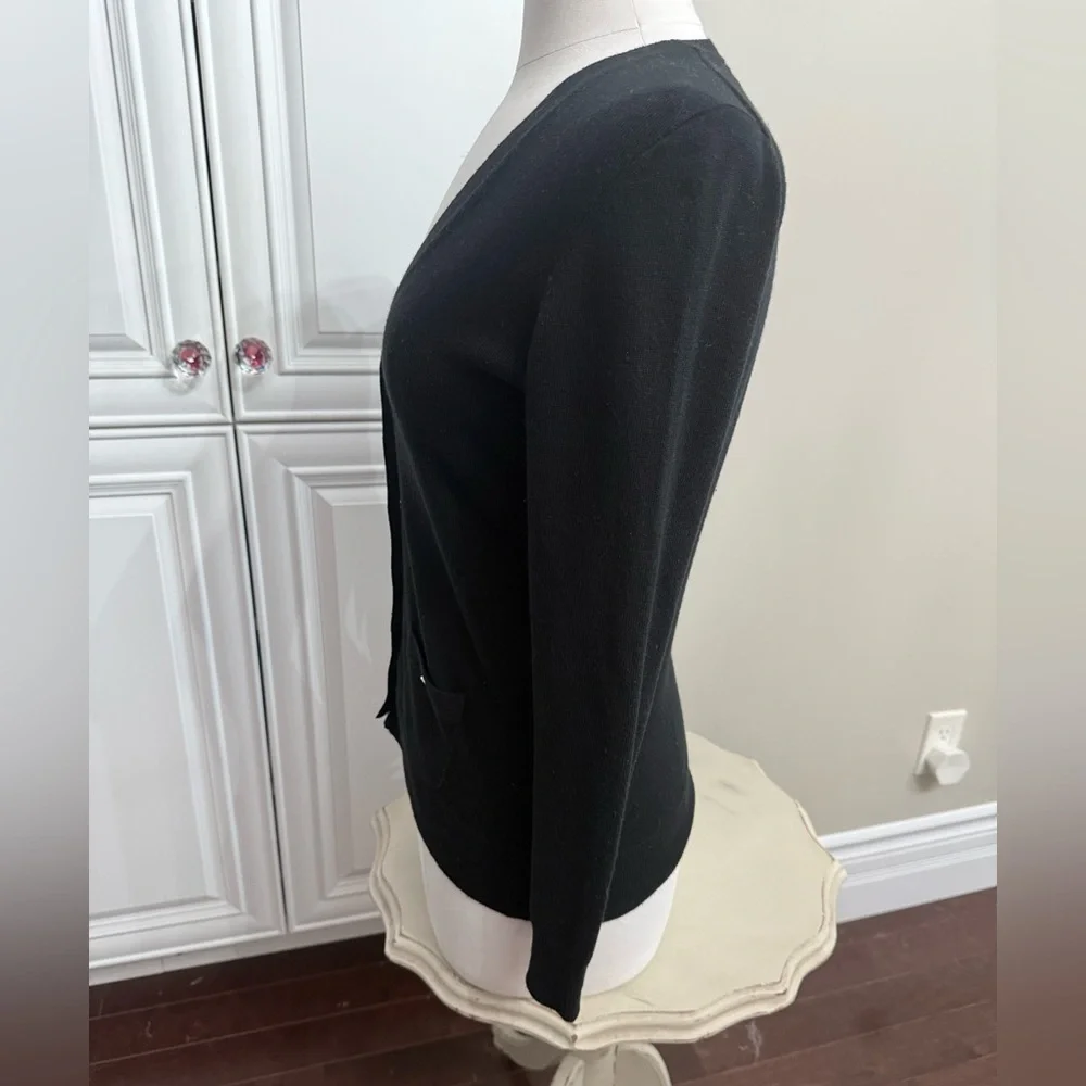 Banana Republic Women's Sz Small Black Long Sleeve V-Neck Cardigan with Buttons - Picture 7 of 10